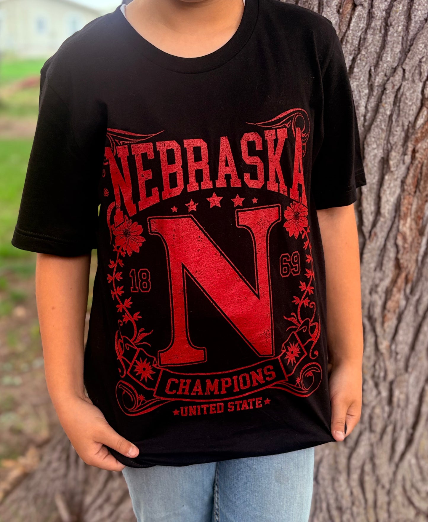 NEBRASKA FLOWER GRAPHIC TEE
